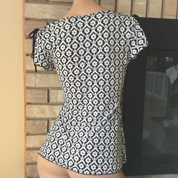 WET SEAL butterfly sleeve top - Picture 2 of 6